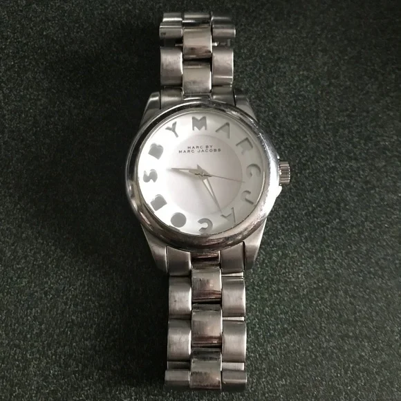 Marc Jacobs Silver Logo Dial Watch Marc Jacobs Vic Silver Dial Silver Steel Strap Watch for Women main image 4